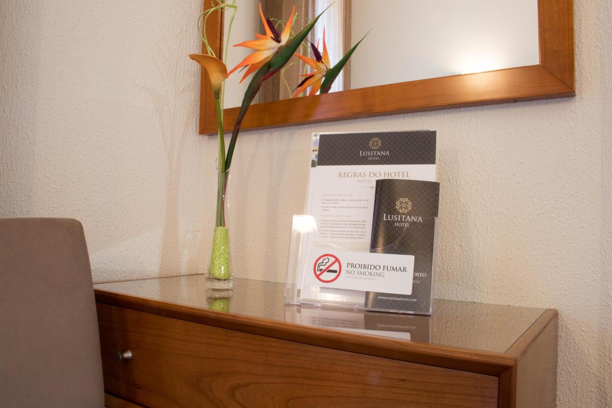 Lusitana Hotel OOporto Chambre photo
